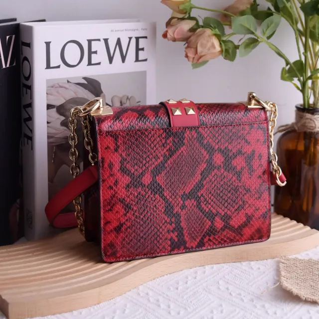 【Michael Kors】圓標金屬MK轉釦蛇紋鉚釘拼接雙蓋肩斜三用鍊包淑女包(紅)