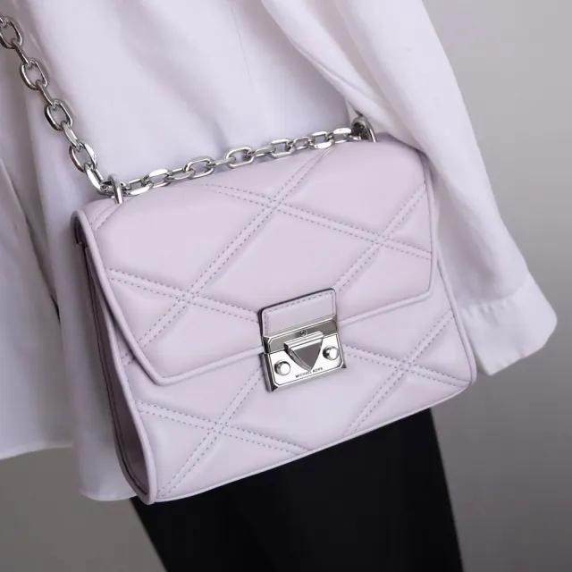 【Michael Kors】經典小香風壓釦菱格鉚釘翻蓋肩斜三用鍊包(淡紫)