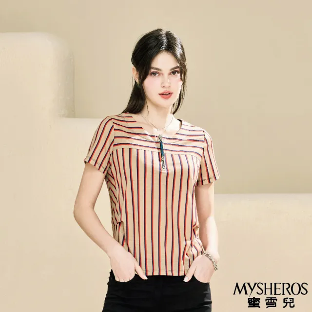 【MYSHEROS 蜜雪兒】修身剪裁造型上衣 半拉鍊裝飾圓領 撞色條紋拼接(梨/駝)