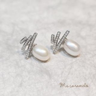 【Ms caramelo 焦糖小姐】925純銀鍍K白 簡約線條(淡水珍珠耳環)