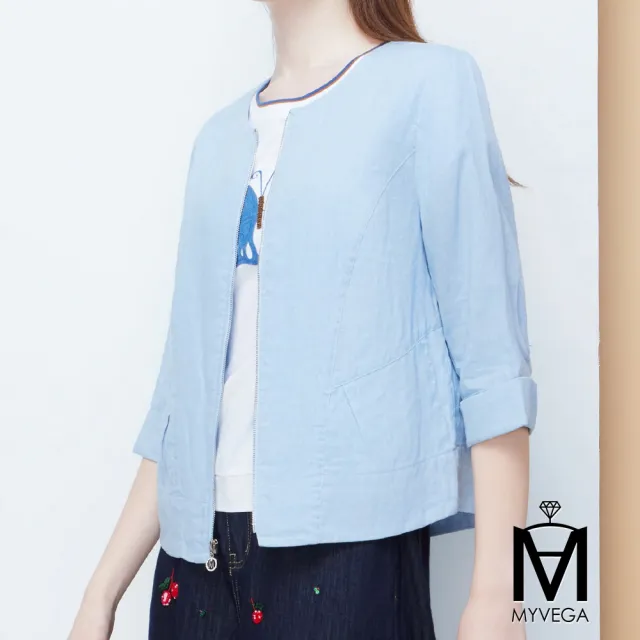 【MYVEGA 麥雪爾】MA亞麻都會多剪裁M鑽拉鍊外套-淺藍