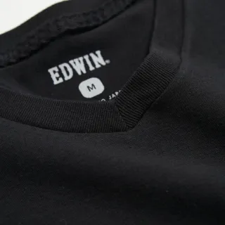 【EDWIN】男裝 V領基本印花短袖T恤(黑色)