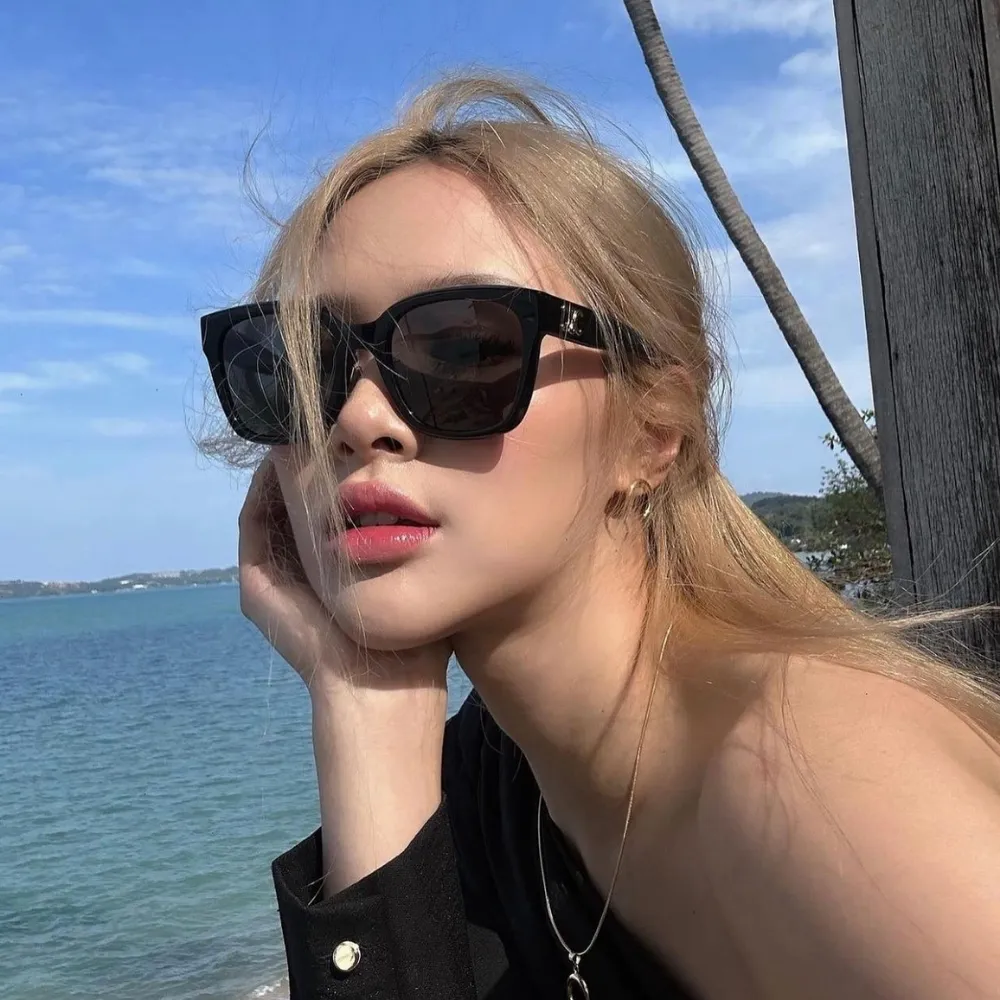 【CELINE】凱旋門方形膠框抗UV太陽眼鏡(CL40222F-01A)