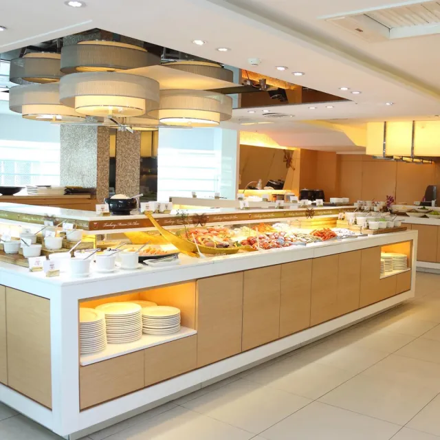 【台中仲信金鬱金香酒店】8/28偷殺!指定周六不加價★平日限時升等四人房純住宿