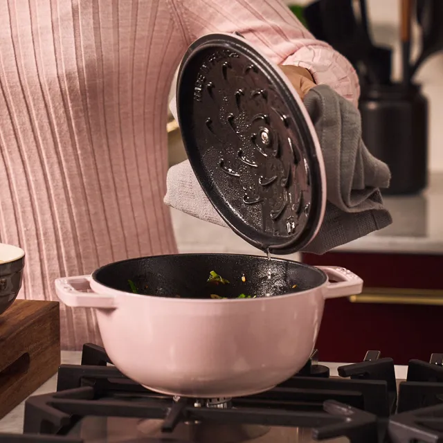【STAUB】迴力釘點琺瑯鑄鐵鍋和食鍋18cm-檸檬黃/粉紅奶酪2色任選(德國雙人牌集團官方直營)