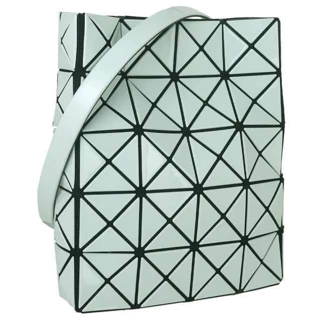 【ISSEY MIYAKE 三宅一生】BAOBAO 亮面方格4x5盒形斜背包(白綠色)