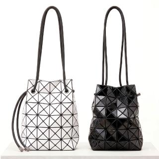 【ISSEY MIYAKE 三宅一生】WRING 三宅一生 BAOBAO 6x4 亮面幾何肩背水桶包-3色可選