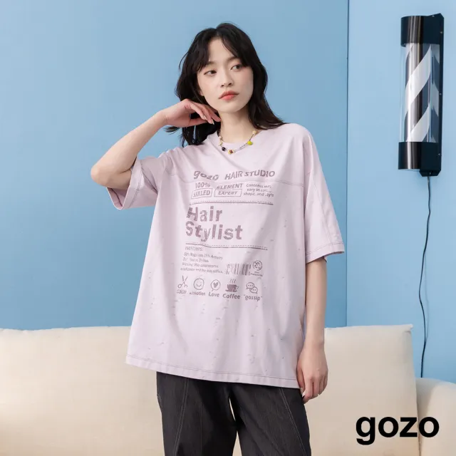 【gozo】美髮師成分表印花斑駁感涼感T恤(深灰/淺紫)