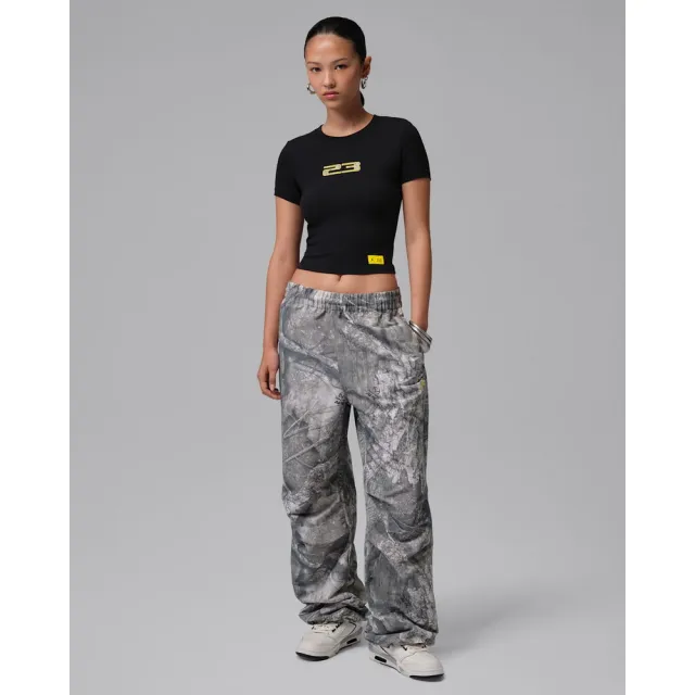 【NIKE 耐吉】短袖上衣 女 AS W J SS TMID GFX TEE RLT 喬丹 運動 休閒 短版 貼身 黑 (IU7256010)