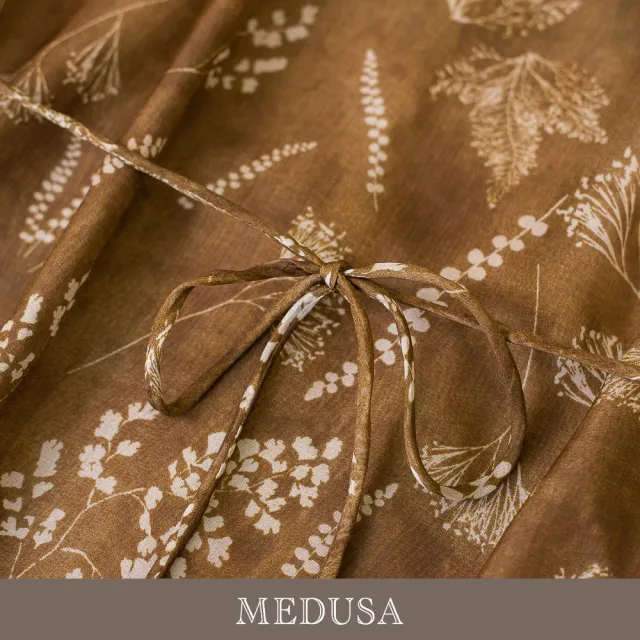 【MEDUSA 曼度莎】現貨-輕熟優雅棕色綁帶碎花真絲洋裝（M-XL）｜真絲洋裝 碎花洋裝 約會穿搭
