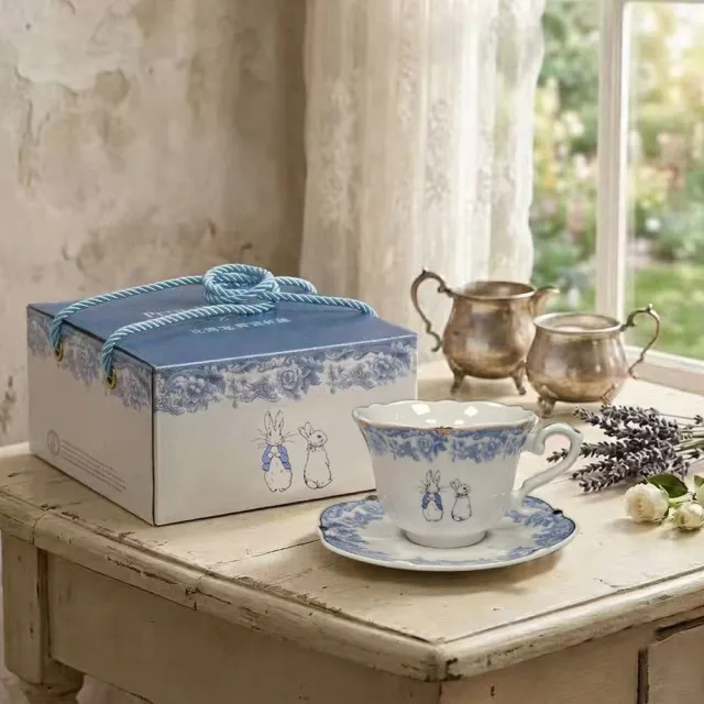 【PETER RABBIT 比得兔】Peter Rabbit 比得兔｜藍庭花語｜經典咖啡杯盤組 200ml
