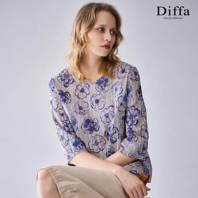 【Diffa】純棉藍花V領七分袖上衣-女