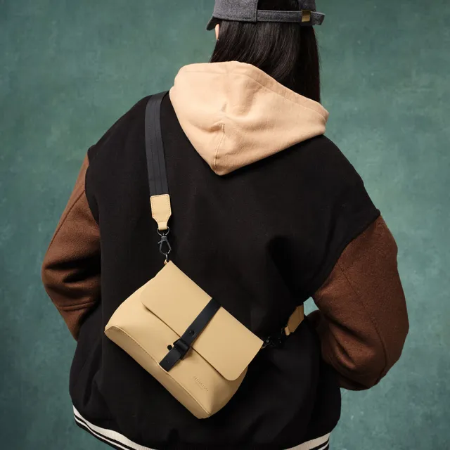 【GASTON LUGA】Splash Crossbody Bag 防水斜背包(包包 男包 包袋 小包 女包 側背包)