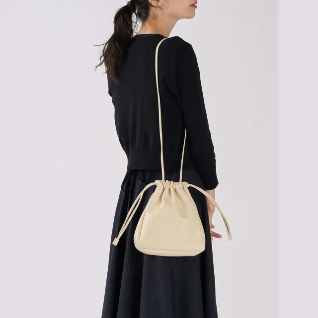 【agnes b.】Voyage 羊皮 抽繩單肩包 米色