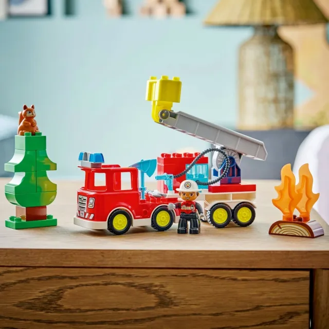 【LEGO 樂高】得寶系列 10473 附水管消防車和消防員(兒童積木 玩具車 益智早教 角色扮演 大顆粒 禮物 2歲)