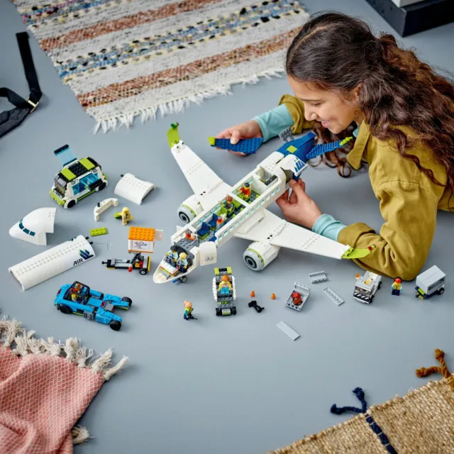 【LEGO 樂高】城市系列 60367 客機(兒童玩具 飛機模型 益智積木 機場角色扮演 互動游戲 STEM 禮物 7歲以上)
