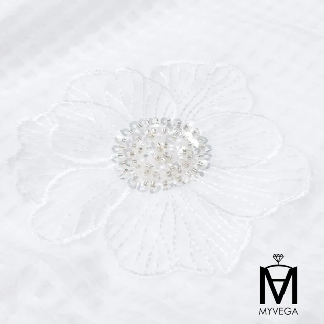 【MYVEGA 麥雪爾】MA異材質拼接亮珠花朵刺繡上衣-白