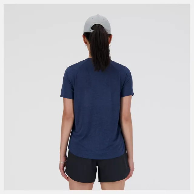 【NEW BALANCE】NB 短袖上衣 短T 運動 休閒 NB DRYx 快乾 美規 女 藍色 (WT41253NNH-F)
