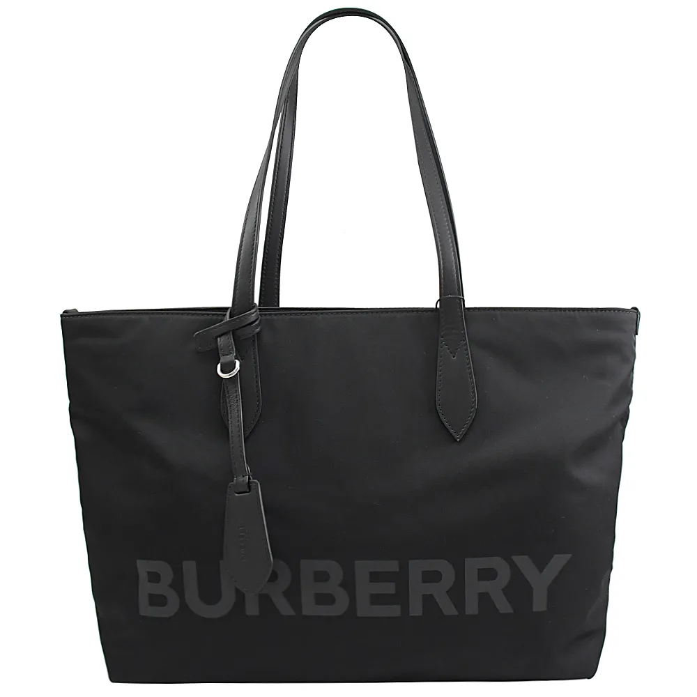 【BURBERRY 巴寶莉】簡約燙印LOGO皮革吊飾尼龍肩背包托特包(黑 中)