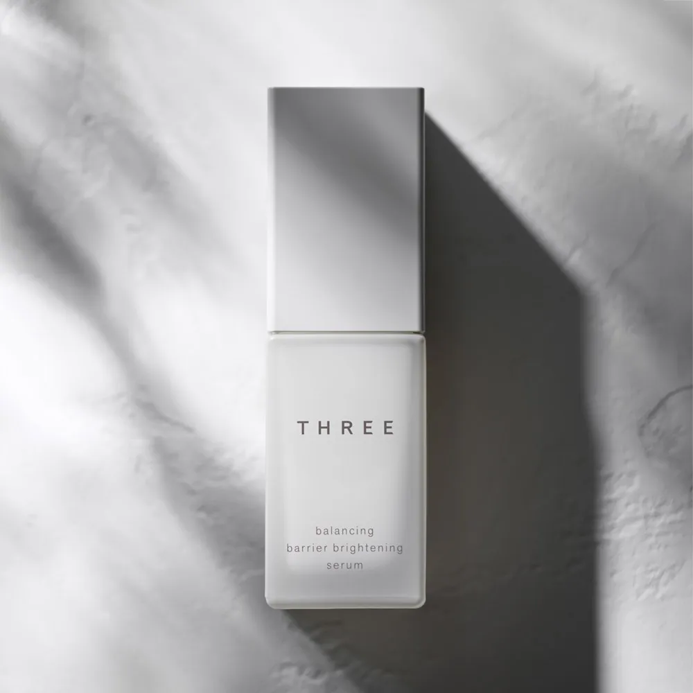 【THREE】平衡淨白屏護精華