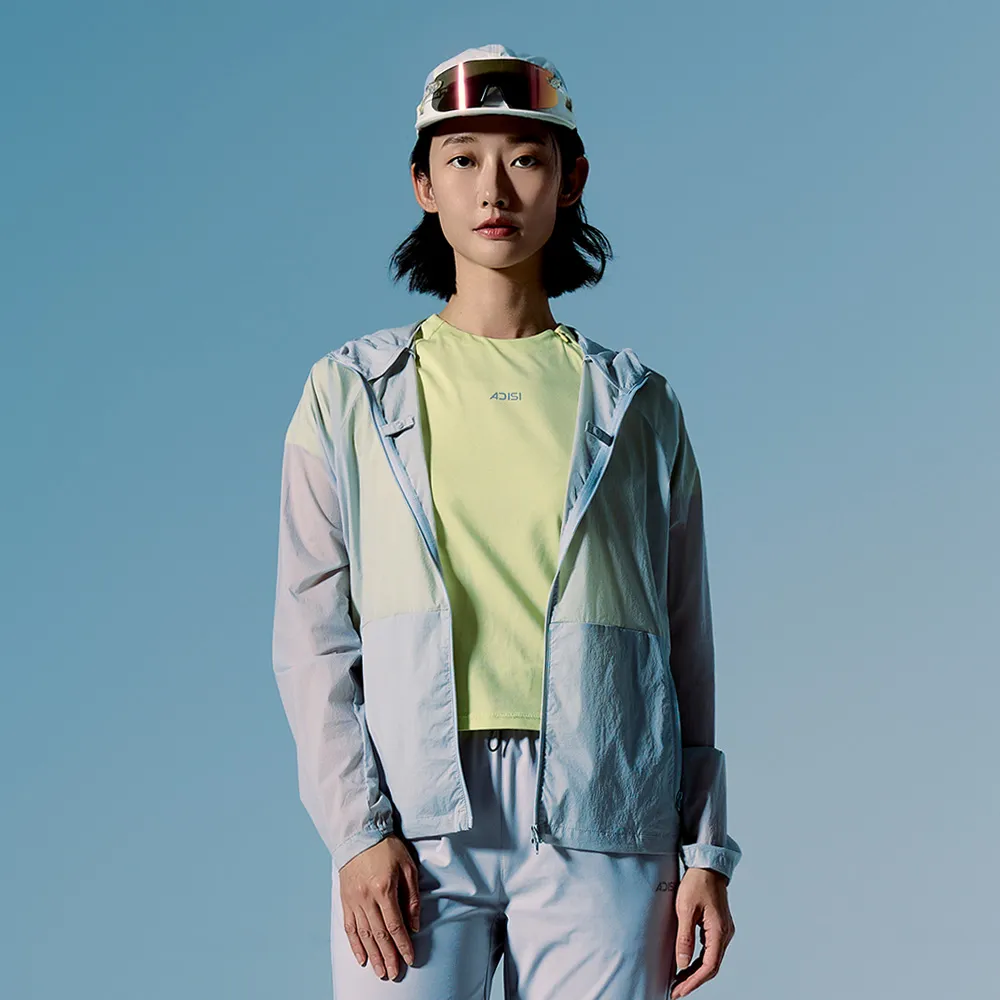 【ADISI】女輕肌感超撥水抗風透氣野跑連帽外套-可自體收納 AJ2611076｜UPF30+ 輕量 彈性 防潑水 跑步外套