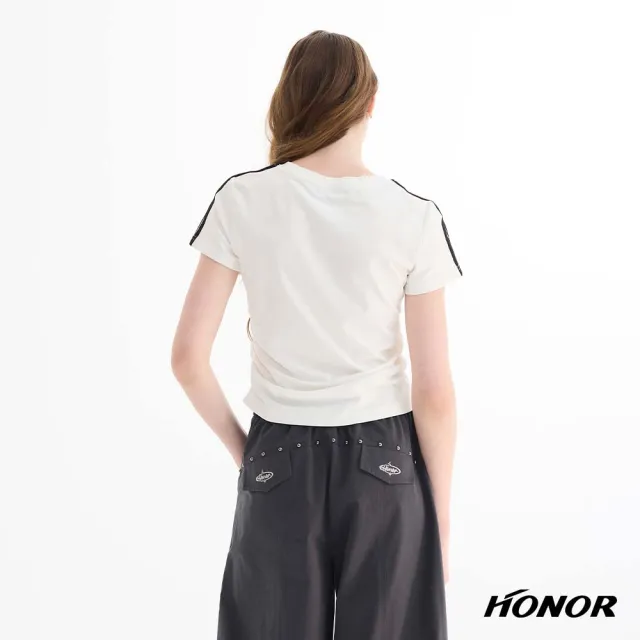 【HONOR 山形屋】個性品牌字母雙線側抽褶上衣-白/黑
