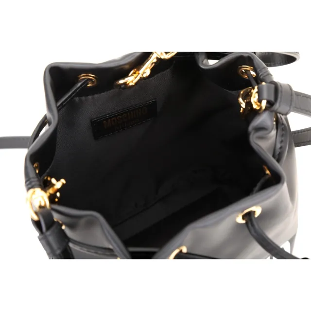 【MOSCHINO】附手挽帶印花字母牛皮束口斜背水桶包(黑色 兩用包 肩背 手拿包)