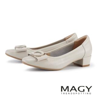 【MAGY】氣質拼接牛皮圓飾釦低跟鞋 米白