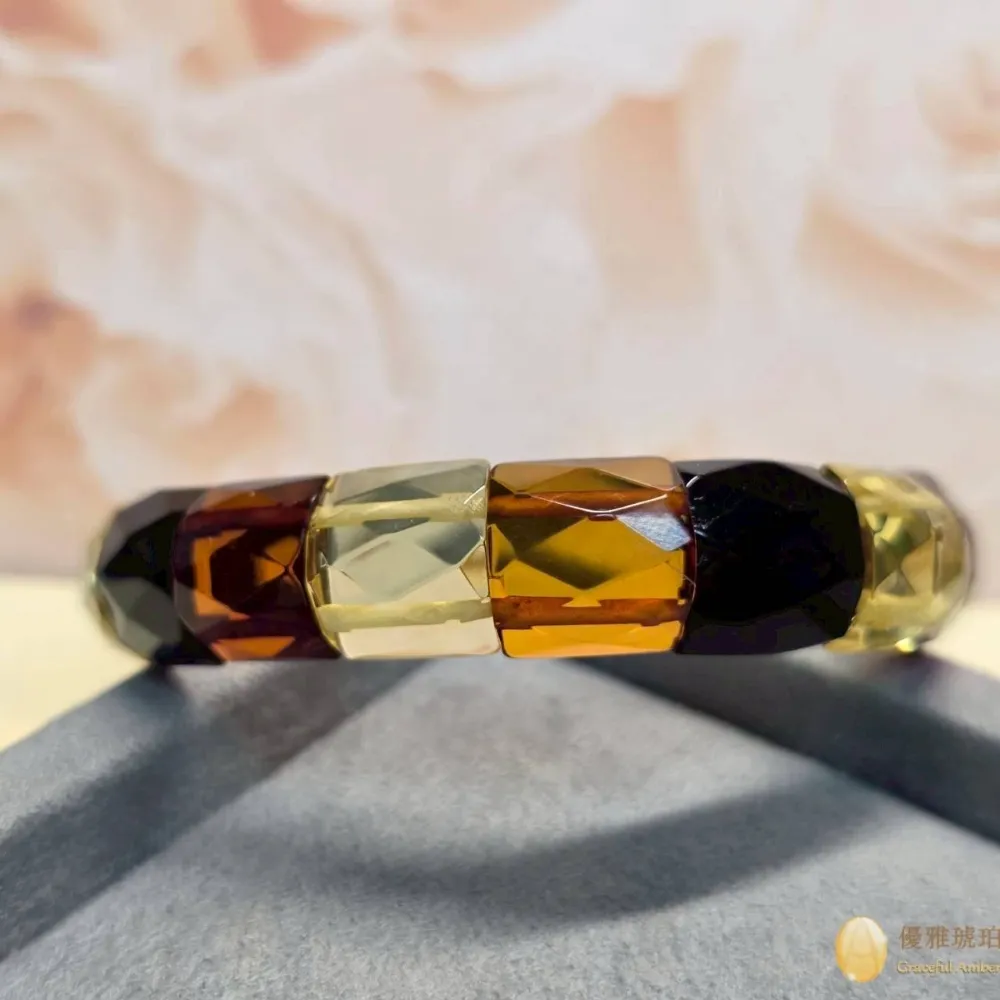 【優雅琥珀】來自波羅地海 圓弧鑽切面 三色琥珀手排(晶瑩閃亮  具鑑定證書)
