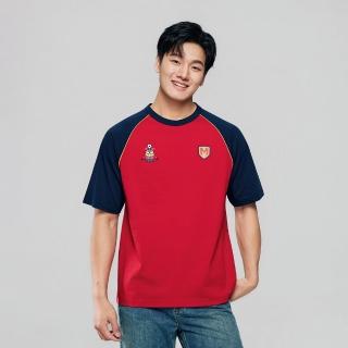 【GIORDANO 佐丹奴】男裝印花短袖T恤 小小兵足球系列(39 高貴紅X新海軍藍)