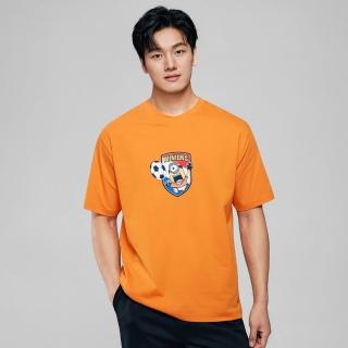 【GIORDANO 佐丹奴】男裝印花短袖T恤 小小兵足球系列(65 荷蘭橙)