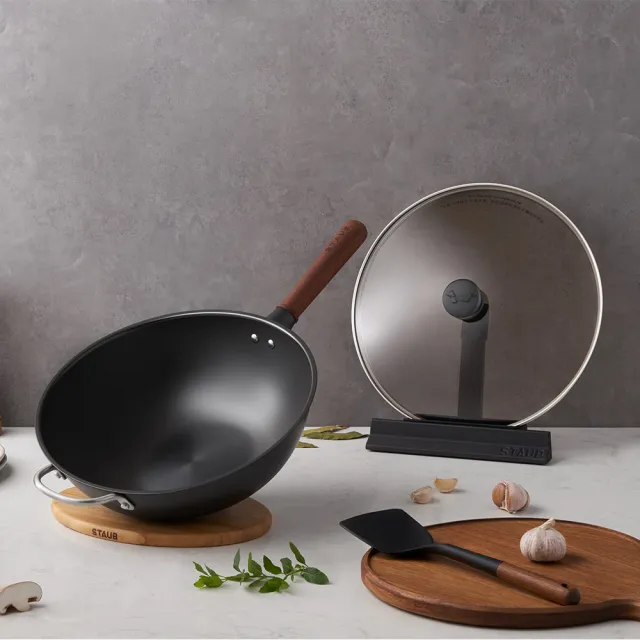 【STAUB】曜黑系列無塗層不易鏽中式鐵炒鍋32cm(德國雙人牌集團官方直營)