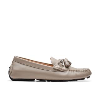 【Clarks】麥穗系列 Quilto Step 女款柔軟舒適真皮流蘇莫卡辛鞋 (CLF78143C石灰色)