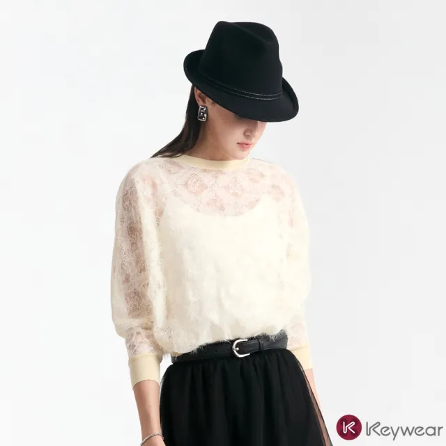 【KeyWear 奇威名品】柔杏蕾絲透紋垂袖針織上衣