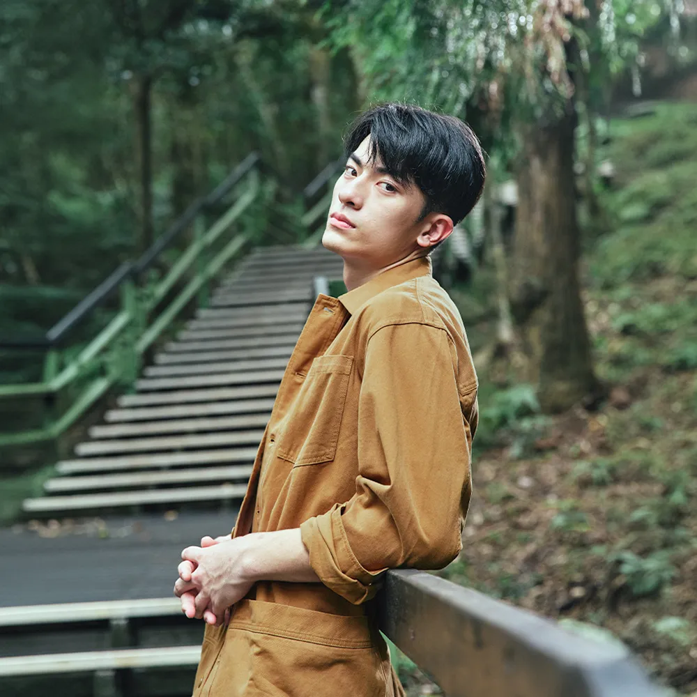 【JEEP】男裝 舒適休閒多口袋襯衫(深藍土黃色)