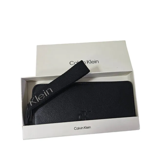 【CALVIN KLEIN】CK 手掛式凹LOGO/ㄇ字緹花布拉鍊/ 簡約皮革多卡長夾 白色禮盒組(贈原廠紙袋)