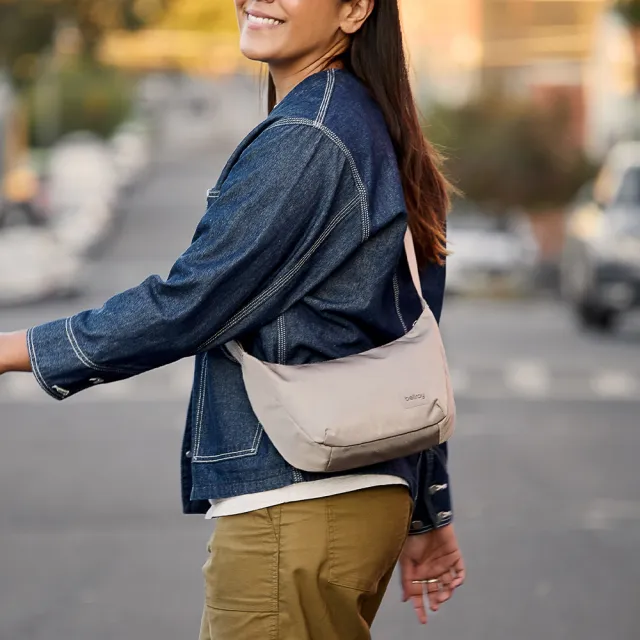 【Bellroy】Laneway Crescent Bag 2.5L 迷你半月斜背包