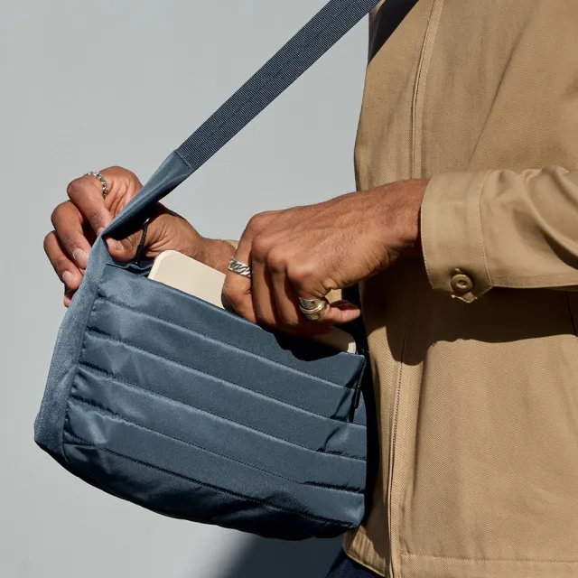 【Bellroy】Laneway Crescent Bag 7L 半月單肩包