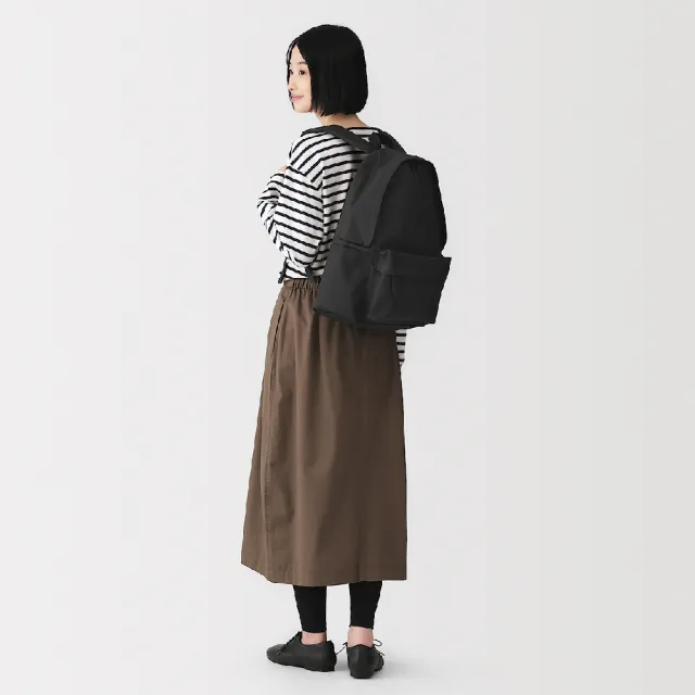 【MUJI 無印良品】可減輕肩膀負擔撥水加工後背包(灰色/黑色/淺米/摩卡棕)