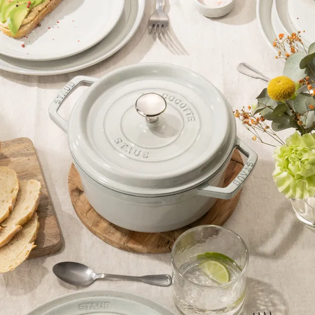 【STAUB】松露白琺瑯鑄鐵鍋20cm贈義大利製LUCCA不沾炒鍋28cm