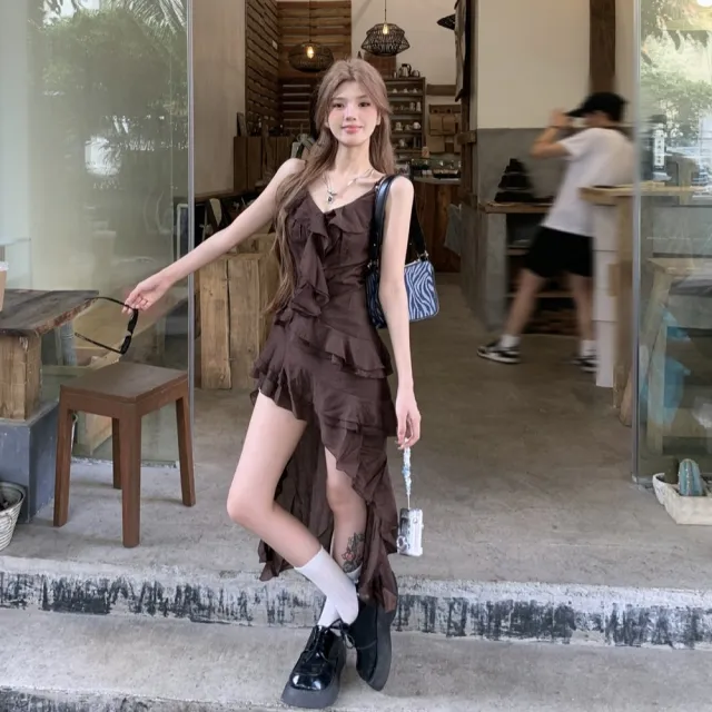 【AS 梨卡】隔日到貨 女裝 長裙 洋裝 不規則吊帶 有內裡 荷葉拼接洋裝 收腰包臀裙 復古長裙 百搭GA468