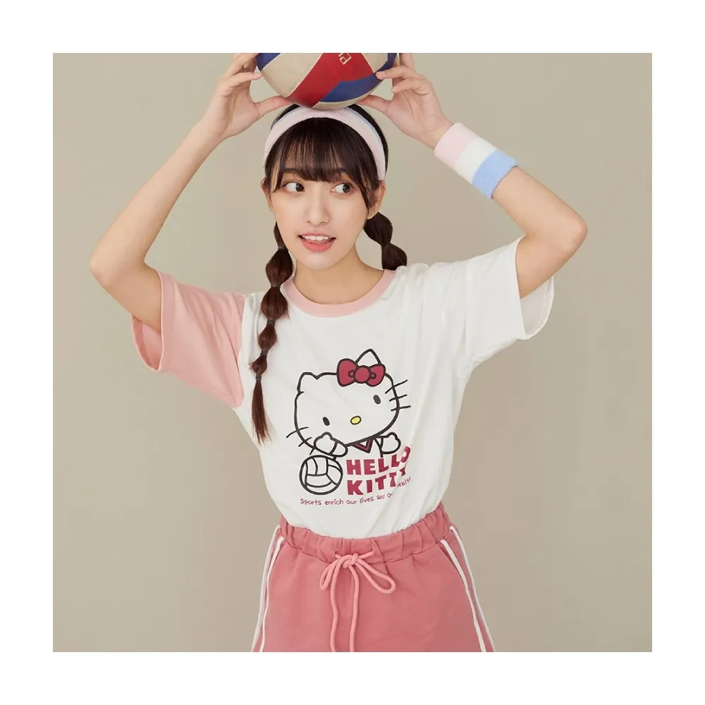 【OB 嚴選】KITTY運動會撞色袖拼接排球印花短TEE 《IK0034》