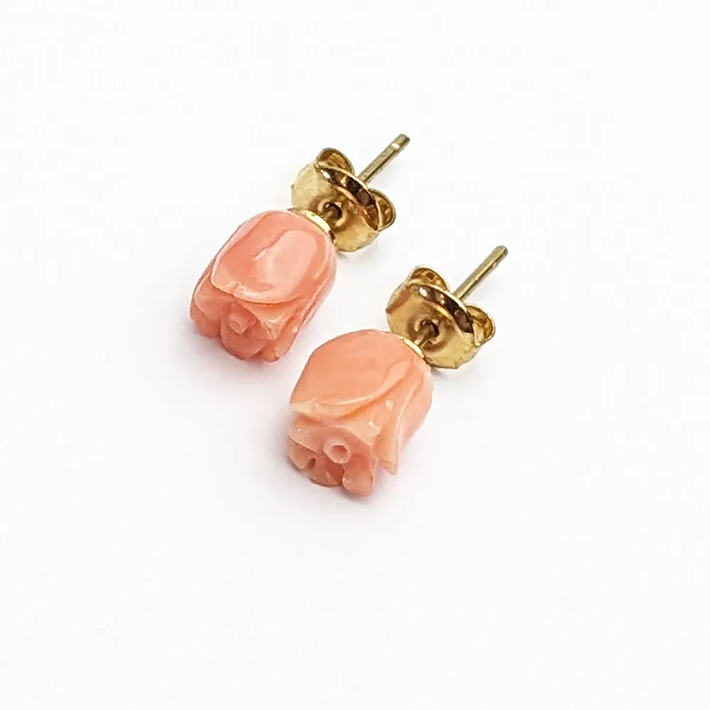 【大東山樑御珊瑚】天然粉紅珊瑚鬱金香耳針(5.5-6mm)