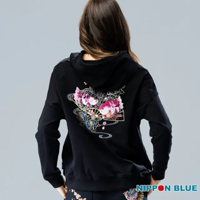 【BLUE WAY】女裝 網路獨家胖金魚戲扇刺繡連帽 長袖 上衣-日本藍