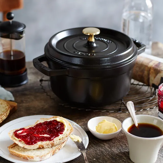 STAUB】圓形琺瑯鑄鐵鍋18cm-顏色任選/新舊包裝隨機出貨(德國雙人牌集團
