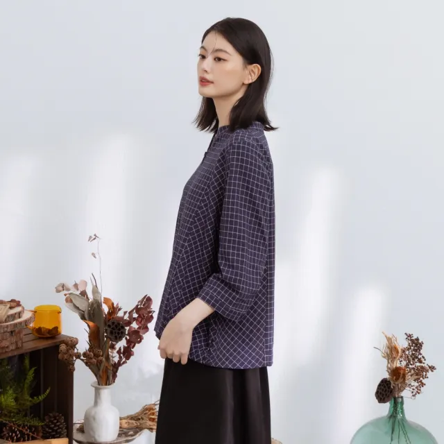【MOSS CLUB】格子布花小V領八分袖上衣 藍 桔(魅力商品)