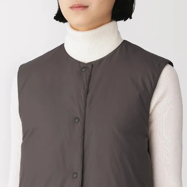 【MUJI 無印良品】女輕量羽絨可攜式無領長版背心(灰白/墨灰/黑色)
