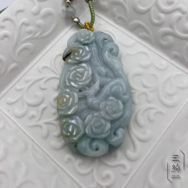天然緬甸A貨翡翠。九尾狐 伴黃花 雙面 立體雕工 銀飾設計 項鍊