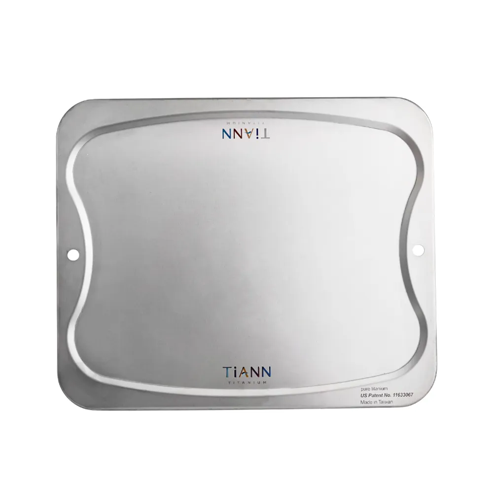 【TiANN 鈦安】專利萬用砧板 純鈦 大款-36x30公分(台灣製/砧盤/沾板/切菜板/烘焙烤盤/露營餐盤)