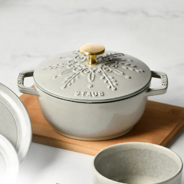 【STAUB】雪花雕花琺瑯鑄鐵鍋和食鍋16cm-松露白(德國雙人牌集團官方直營)